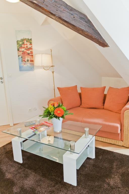 Hotel Zum Goldenen Loewen Baden-Baden Room photo